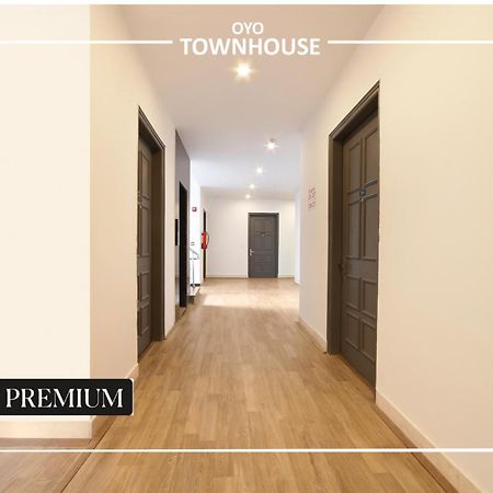 Oyo Townhouse 120 Shushant Lok Гургаон Экстерьер фото