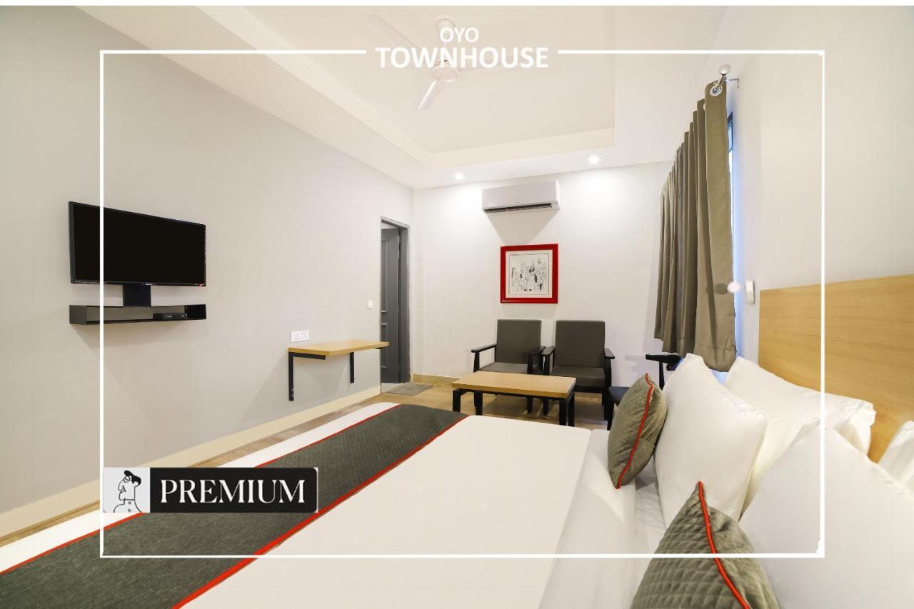 Oyo Townhouse 120 Shushant Lok Гургаон Экстерьер фото