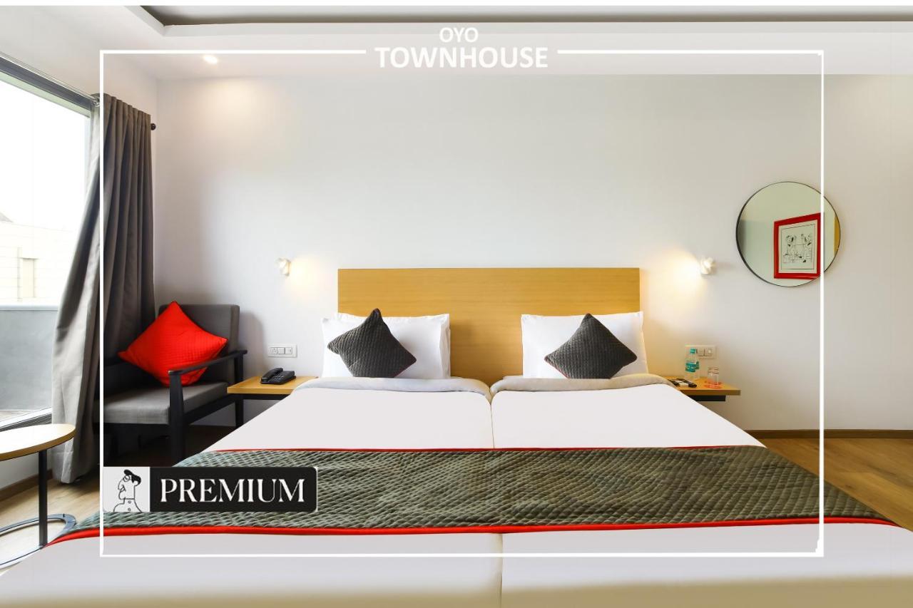 Oyo Townhouse 120 Shushant Lok Гургаон Экстерьер фото
