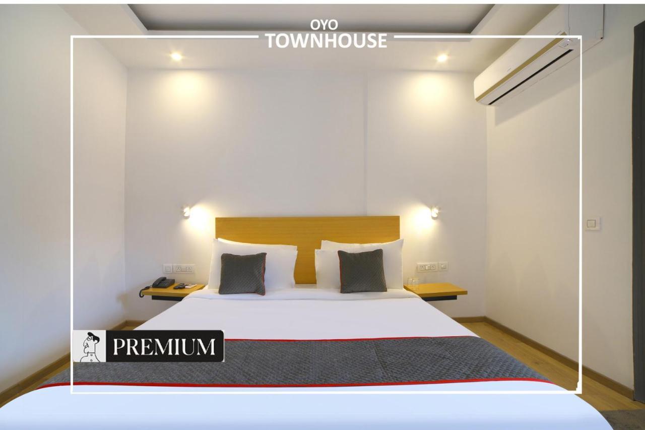 Oyo Townhouse 120 Shushant Lok Гургаон Экстерьер фото
