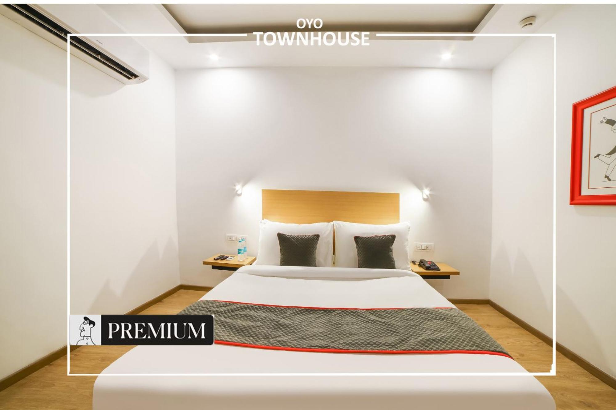 Oyo Townhouse 120 Shushant Lok Гургаон Экстерьер фото