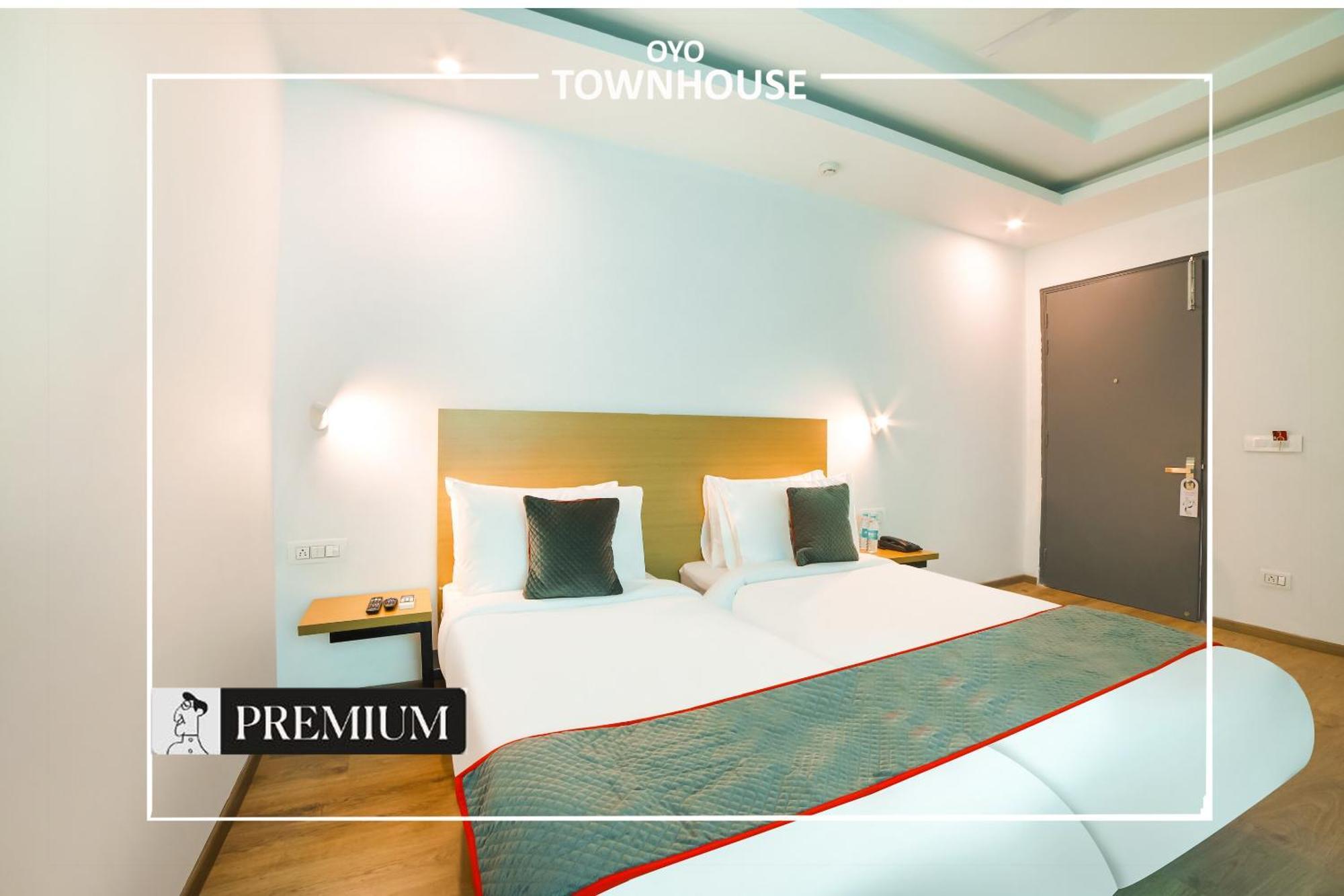 Oyo Townhouse 120 Shushant Lok Гургаон Экстерьер фото