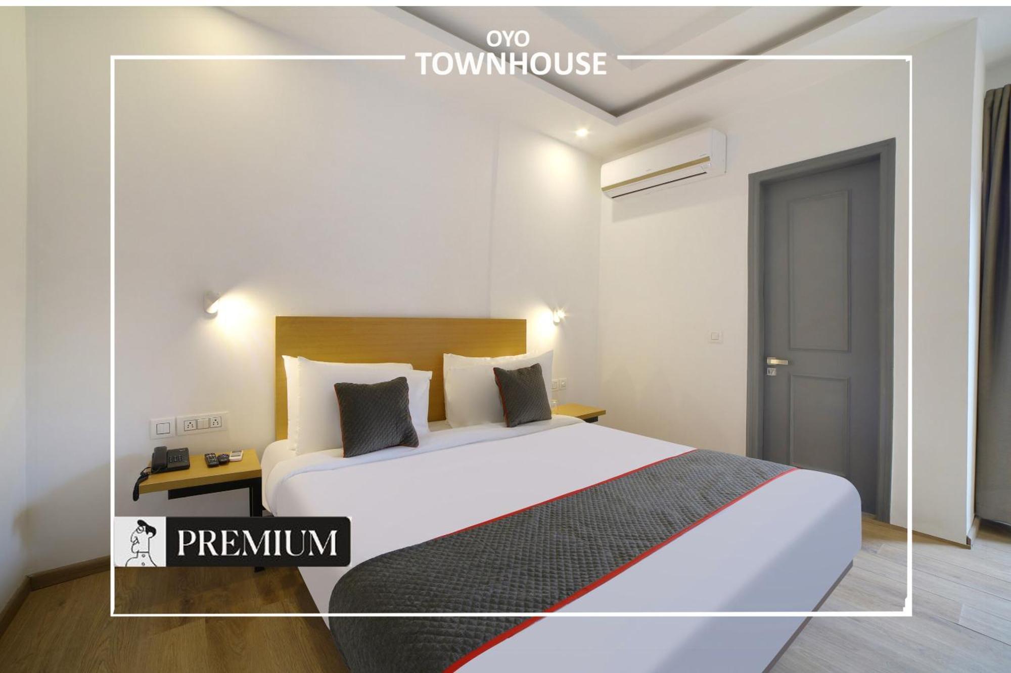 Oyo Townhouse 120 Shushant Lok Гургаон Экстерьер фото