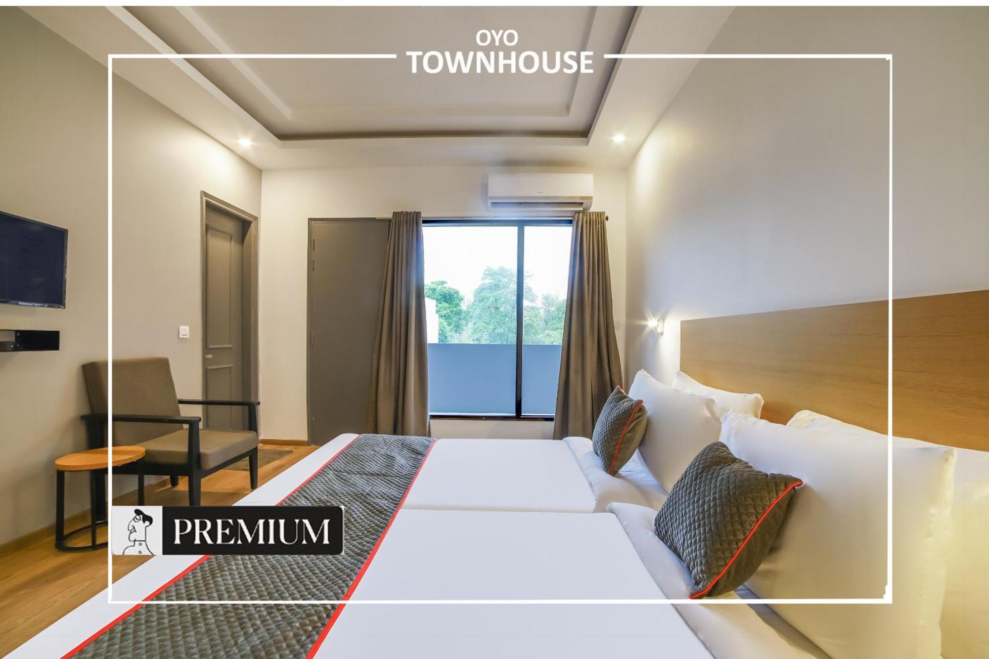 Oyo Townhouse 120 Shushant Lok Гургаон Экстерьер фото