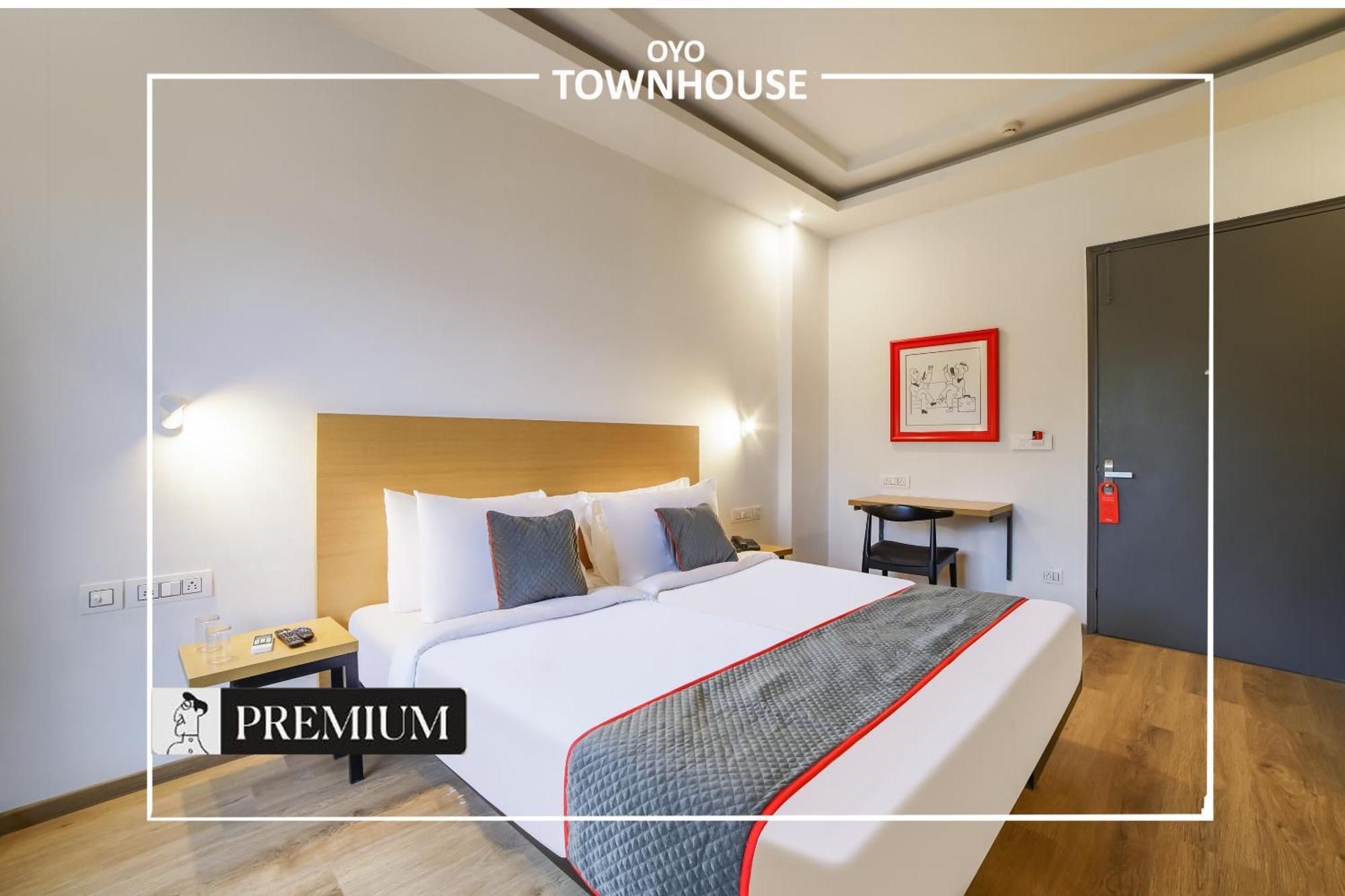 Oyo Townhouse 120 Shushant Lok Гургаон Экстерьер фото