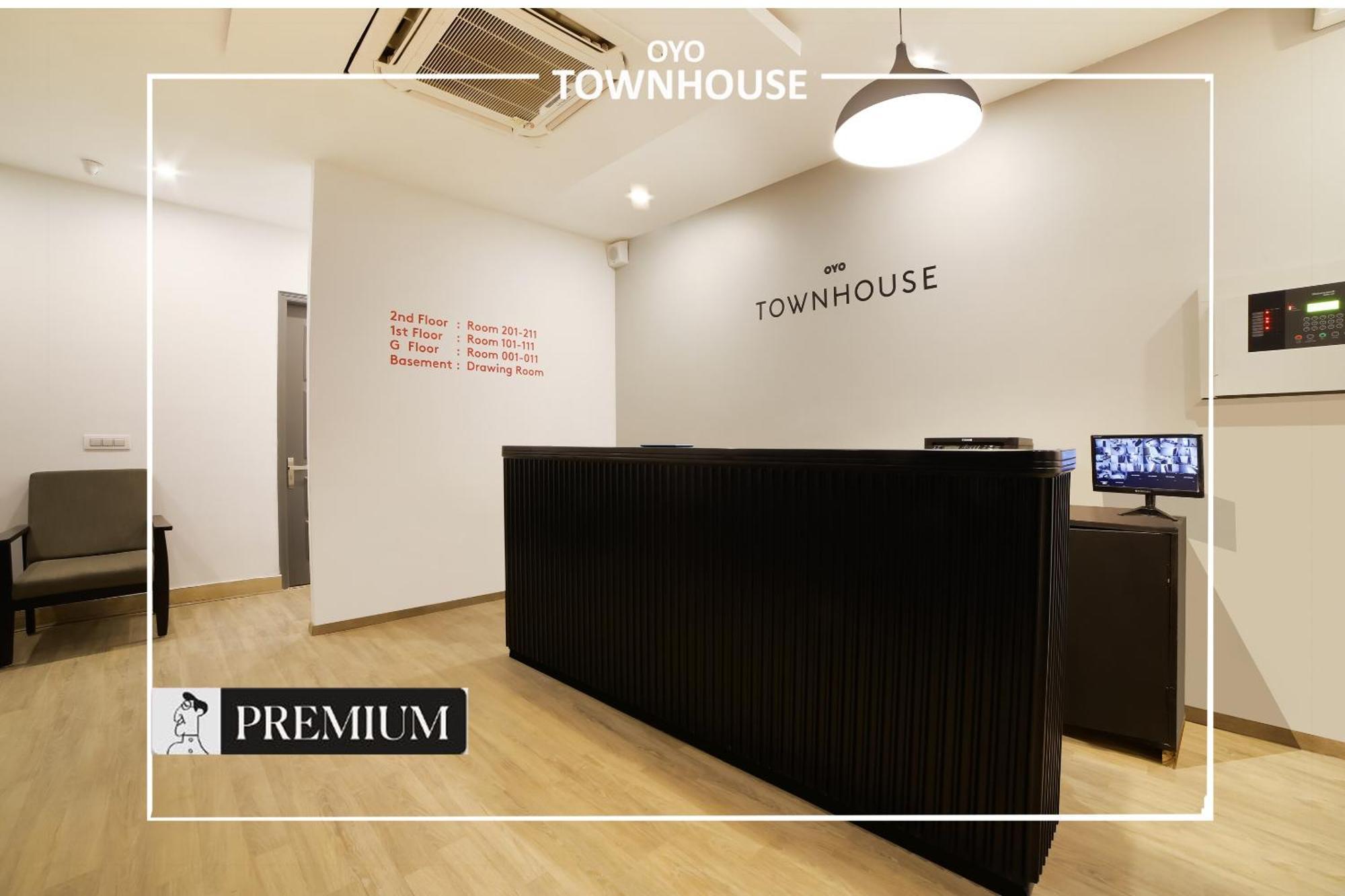 Oyo Townhouse 120 Shushant Lok Гургаон Экстерьер фото