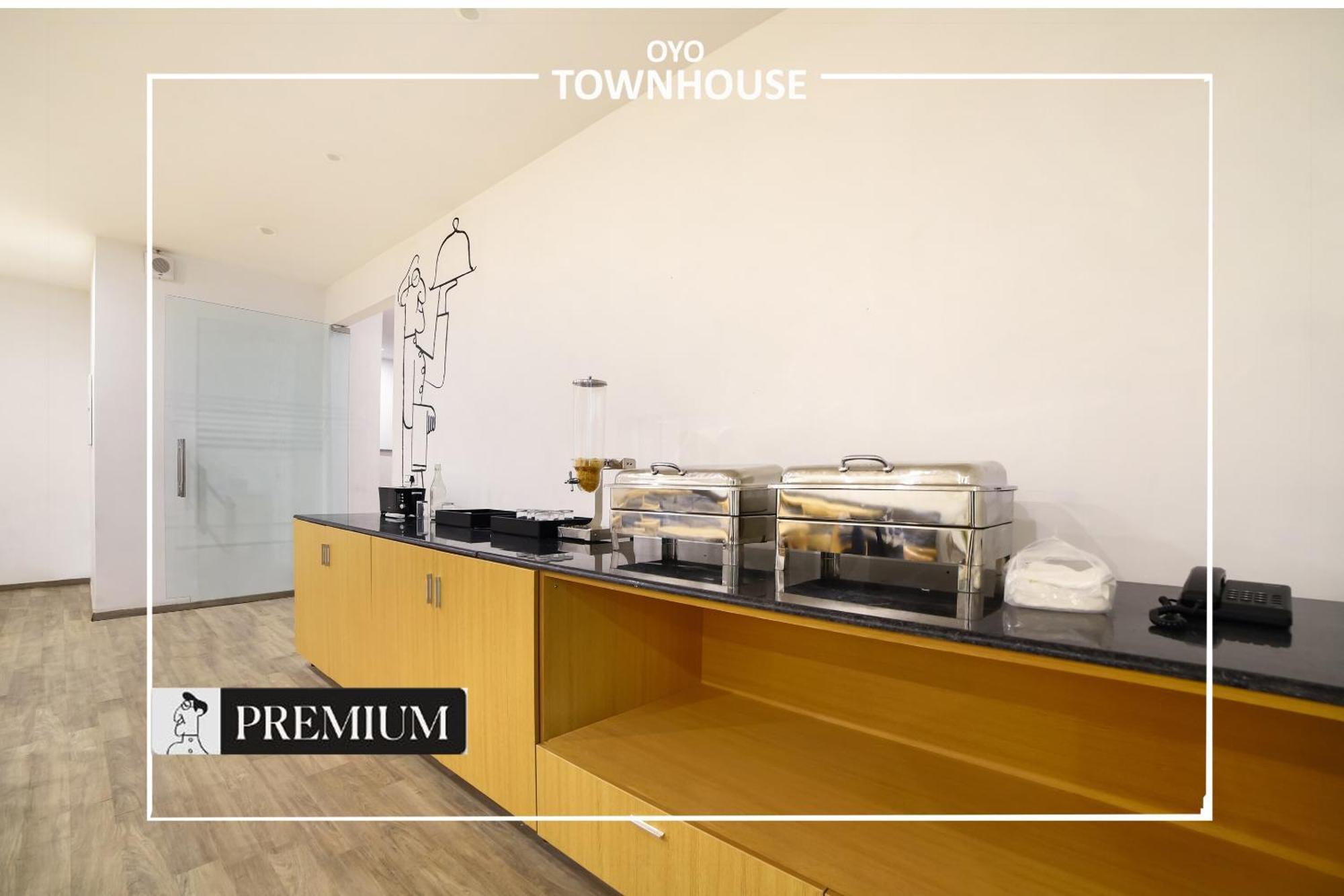 Oyo Townhouse 120 Shushant Lok Гургаон Экстерьер фото